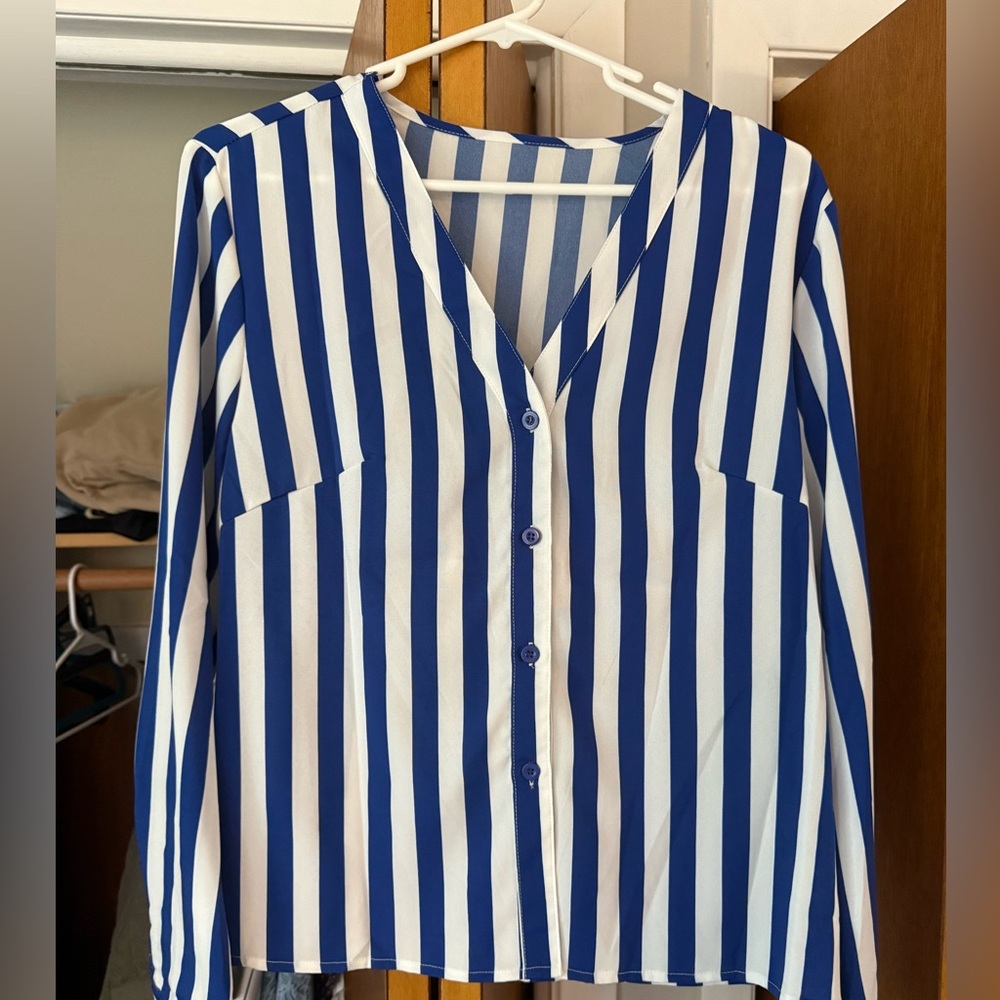 🌻3 for $15🌻 Shein Blue and White Stripped Blouse